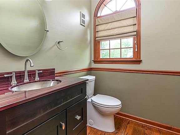 5th image of 2415 Wedgewood Dr