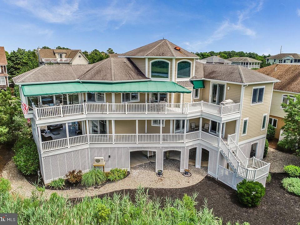 1st image of 305 Le Pointe Dr
