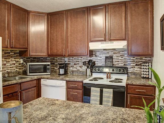 4th image of 1414 W Glen Ave APT 208A