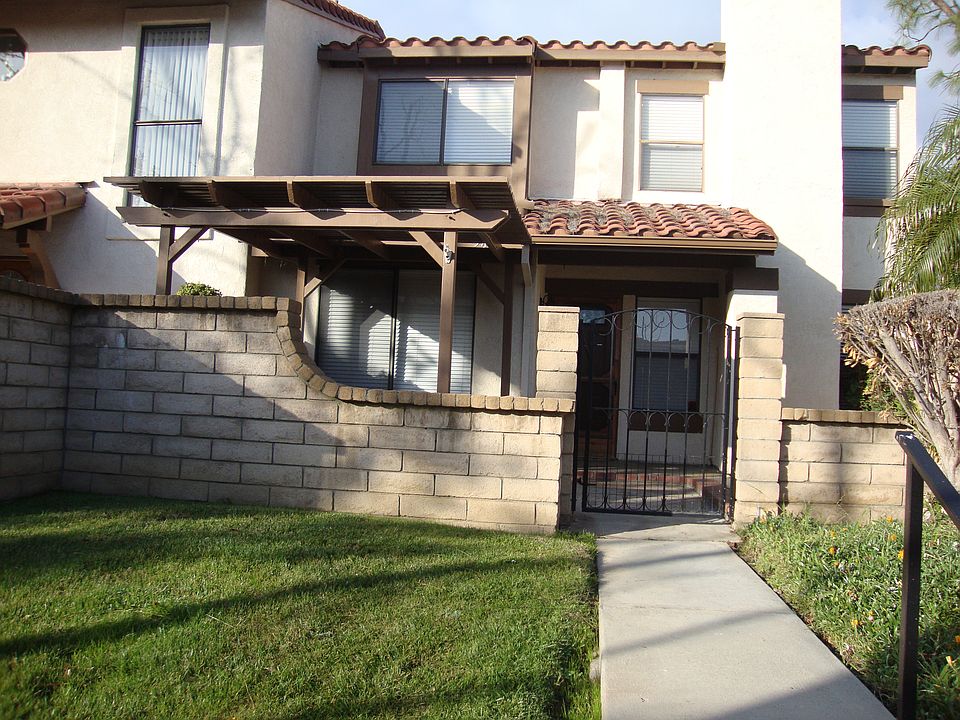 FRONT OF THE CORNER UNIT