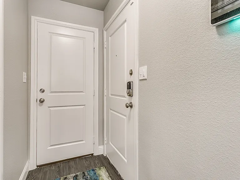 3905 Sheraton Rd — Photo 8