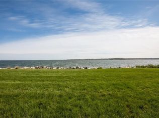 233 Promenade Ave, Warwick, RI 02886