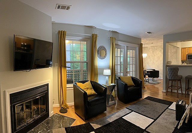1st image of 206 Ridgelake Dr