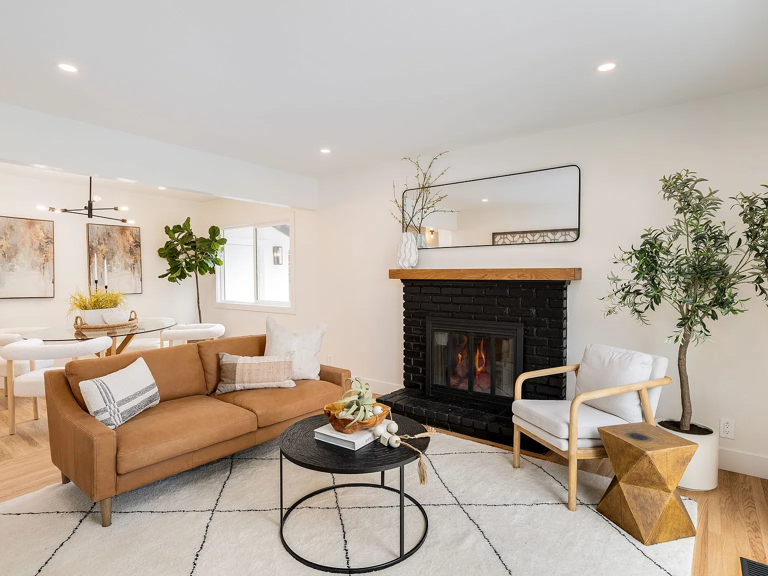 1377 El Camino Dr — Photo 4