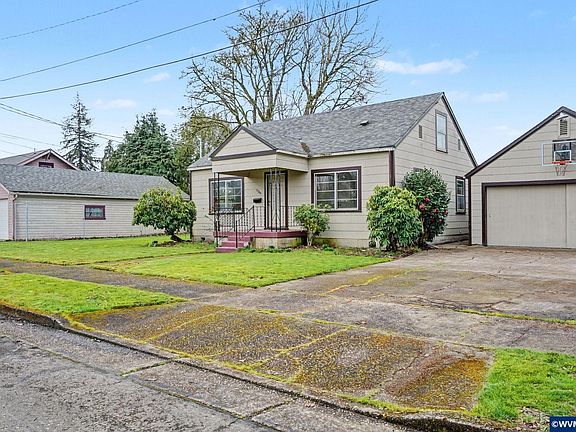 3rd image of 130 Denver St NE