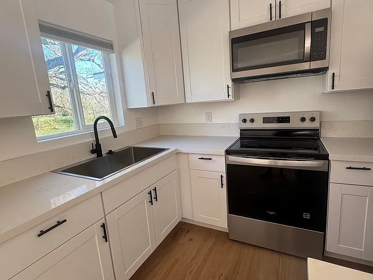 240 White Rd — Photo 8