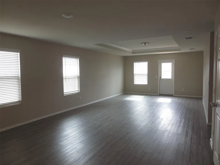 4633 Benham Dr — Photo 15