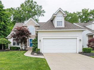 435 Country Walk, Amherst, OH