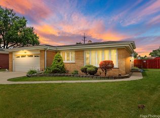 842 Timothy Ln, Des Plaines, IL