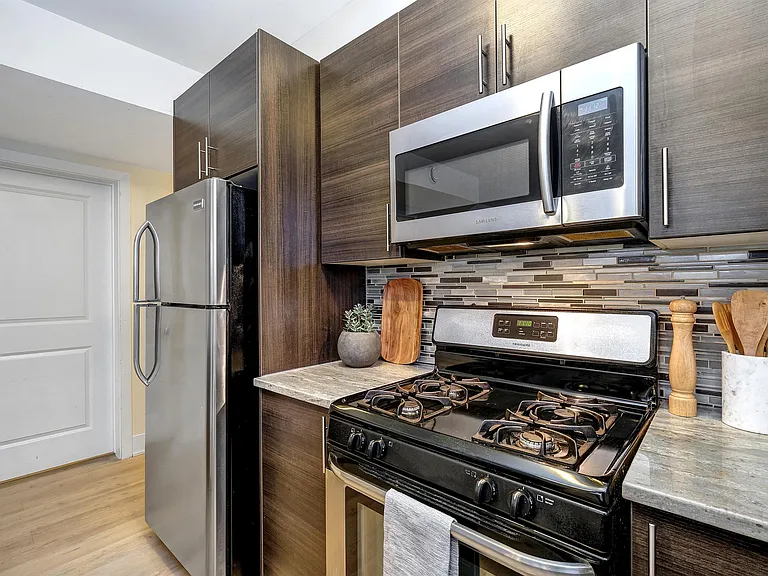 149 Henderson Ave — Photo 10