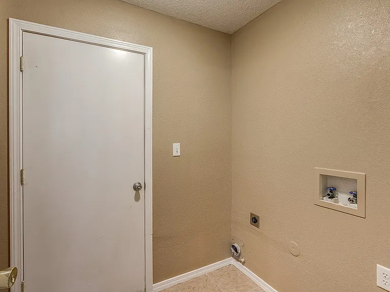 12233 Iverson Ct — Photo 14