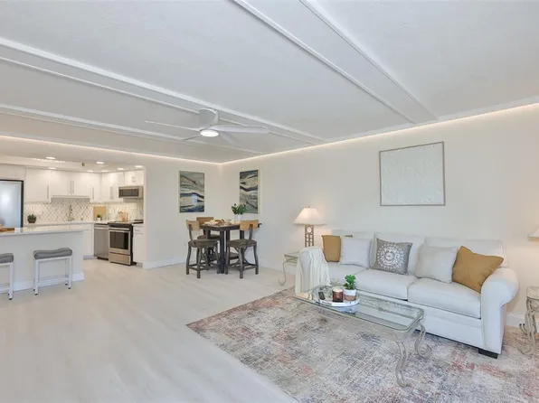 7430 Sunshine Skyway Ln S APT 305, Saint Petersburg, FL 33711