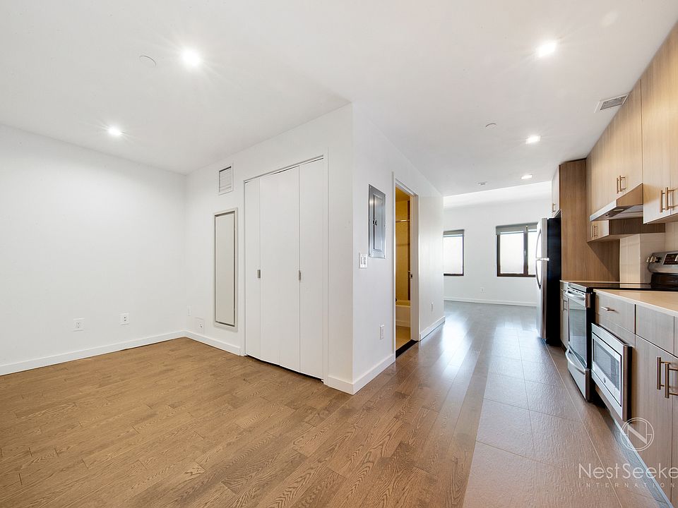 1st image of 11-39 49th Ave #1105