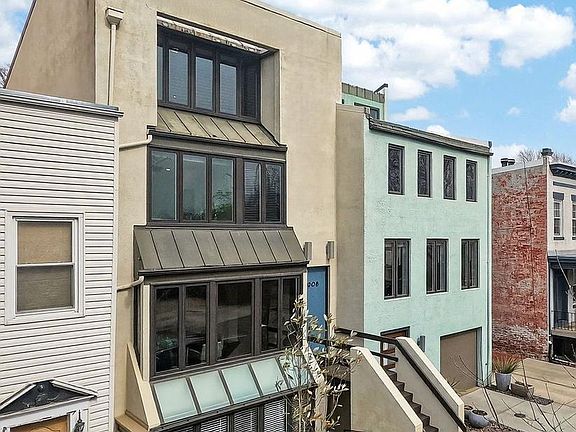 2nd image of 908 Independence Ave SE