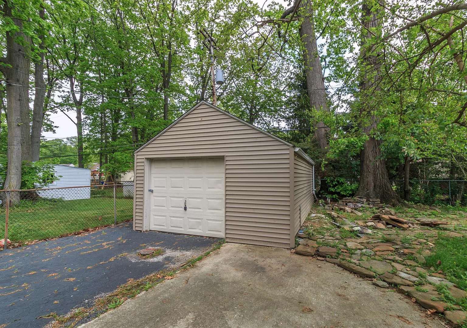 4 bed, 2003 sqft, $2,500 — Photo 4