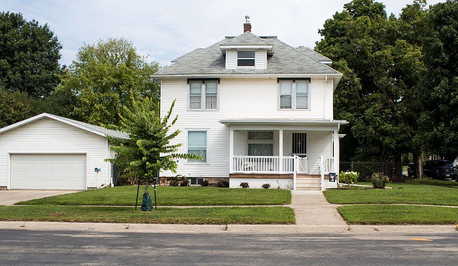 1st image of 321 1st Ave NE