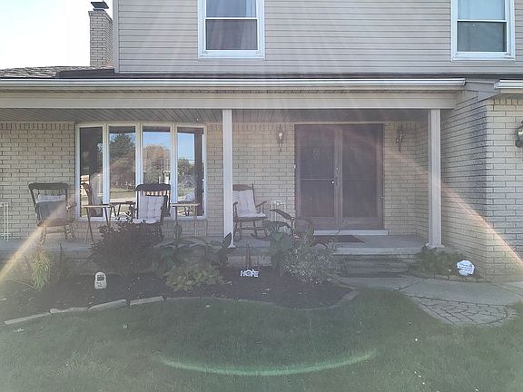 3rd image of 48428 Jefferson Ave