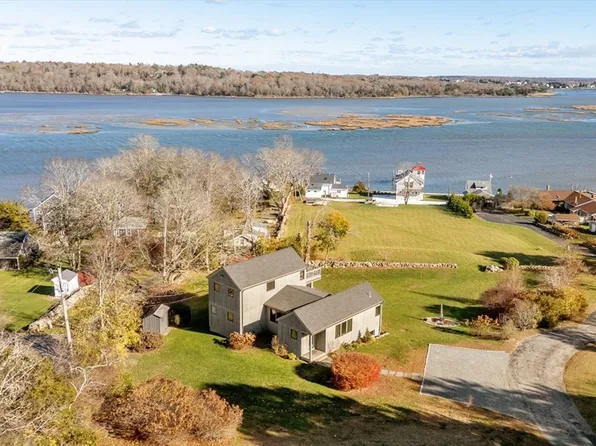 542 River Rd, Westport, MA 02790