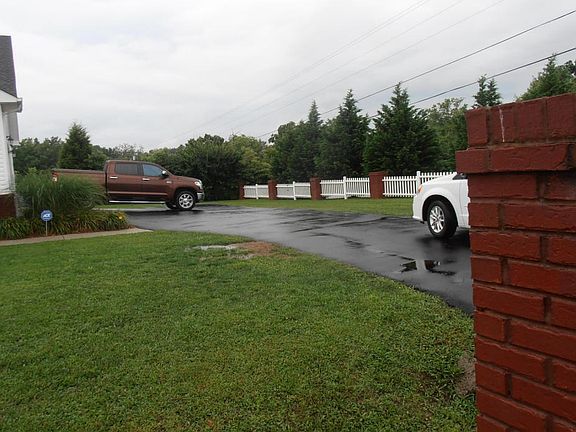 3rd image of 12 Brookstone Dr