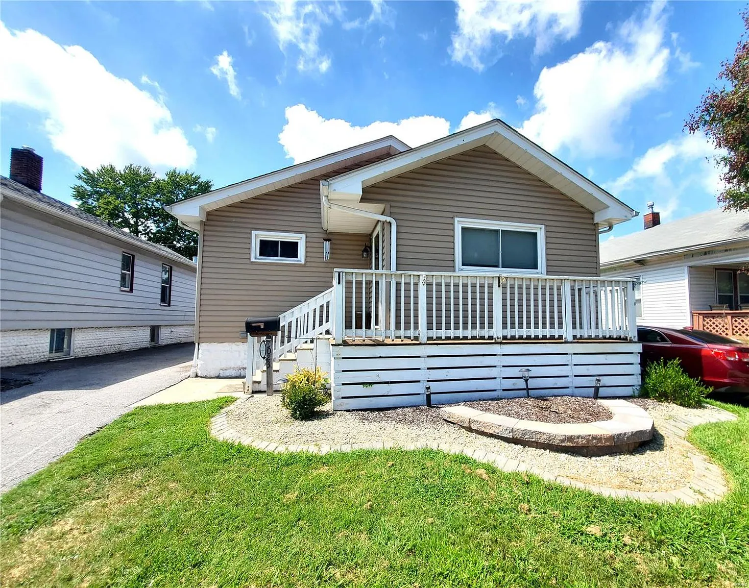 3023 Marshall Ave photo 1
