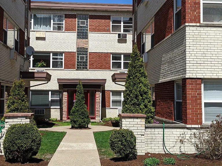 2654 W Rascher Ave #303 — Photo 20