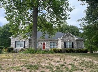 2115 Forest Edge Dr, Greensboro, NC 27406