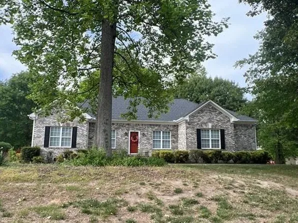 2115 Forest Edge Dr, Greensboro, NC 27406