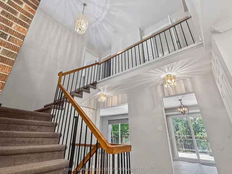 28 Wootten Way N — Photo 19