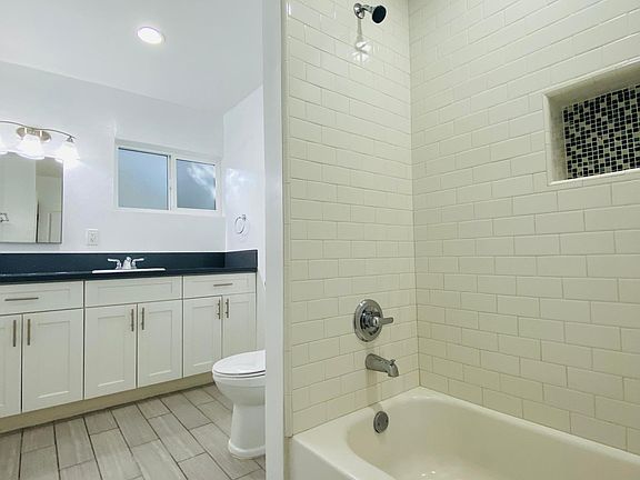5th image of 1630 N Fuller Ave APT 7