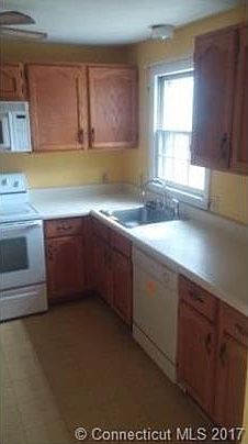 2nd image of 81 E Pattagansett Rd APT 20