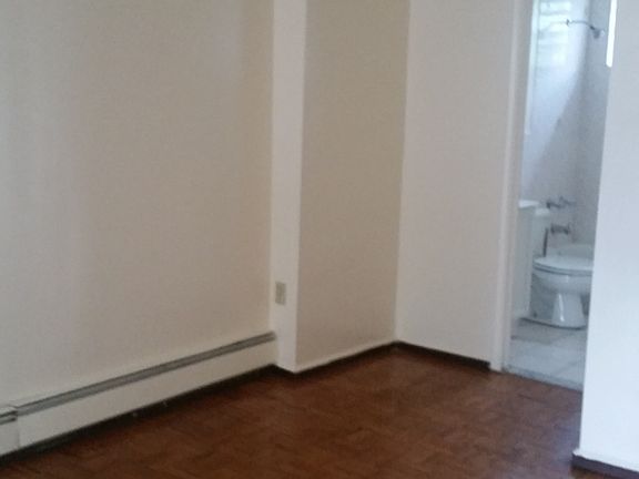 5th image of 72 Hart St