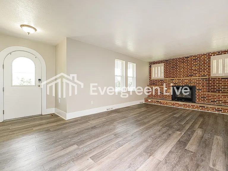 743 Wolf Ave — Photo 2