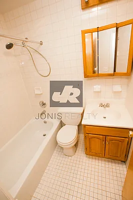 Rented by Jonis Realty | media 30