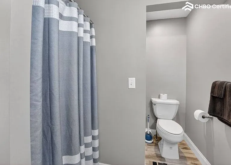 2136 Collins St — Photo 29