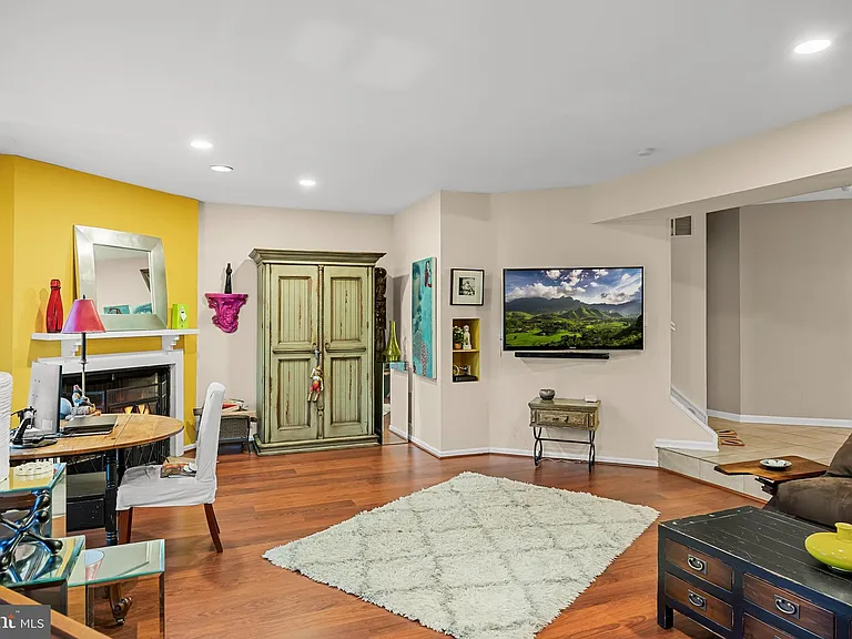 1410 Chanticleer — Photo 8