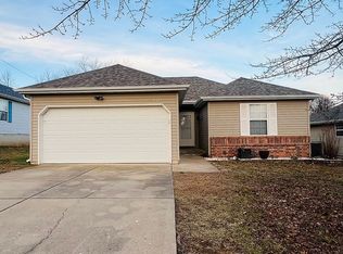 421 W White Ash Rd, Nixa, MO 65714