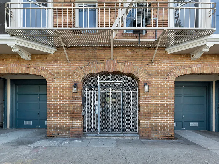 2955 Van Ness — Photo 1