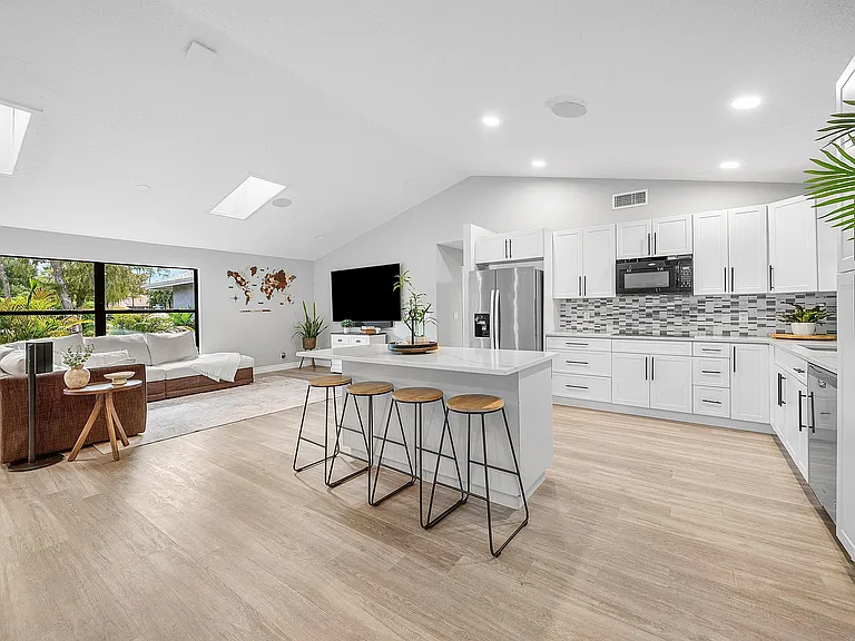 1252 Raintree Ln — Photo 12
