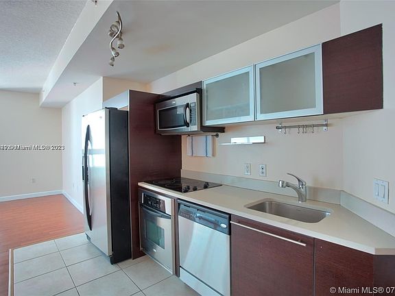5th image of 1900 N Bayshore Dr APT 2005