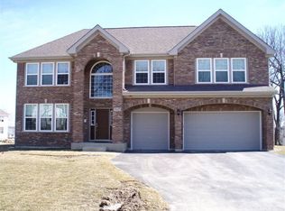 5617 Red Oak Dr, Hoffman Estates, IL 60192