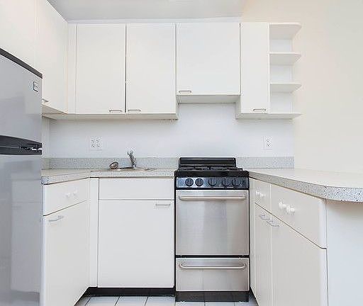 3rd image of 1435 York Ave APT 4E