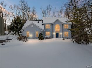 8217 Royal Scarlet Dr, Baldwinsville, NY 13027