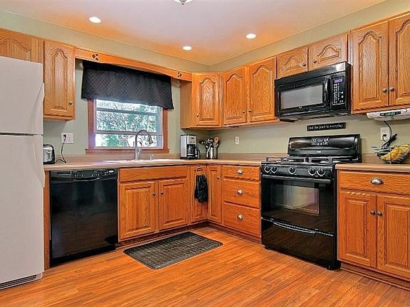 5th image of 9059 Schafer Dr