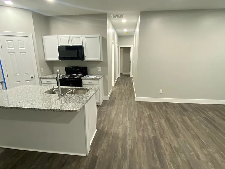 209 Reyer St — Photo 3