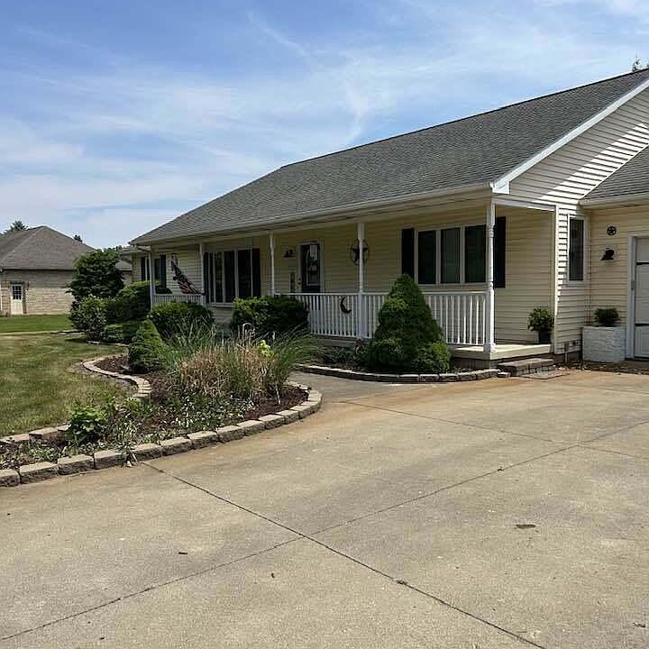2nd image of 357 N Fox Rd