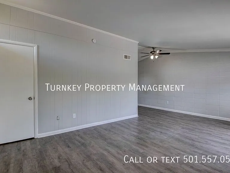 4700 Lynn Ln #D — Photo 3