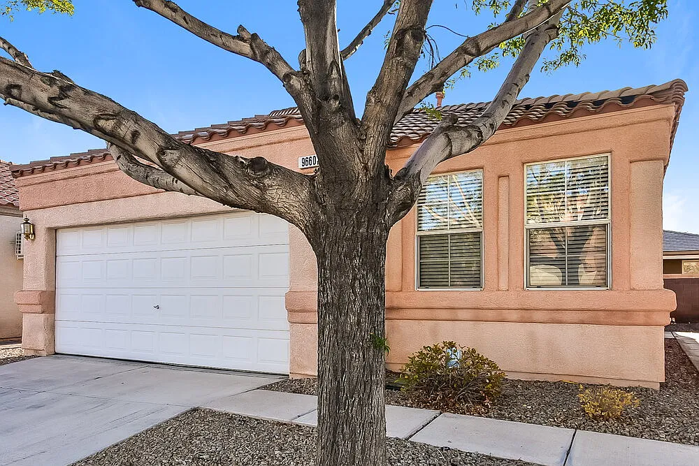 3 bed, 2.0 bath, 1305 sqft, $1,980 — Photo 3