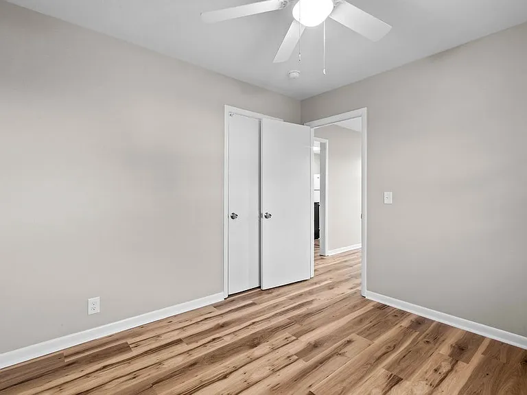 895 W Sharpe Ave #B — Photo 14