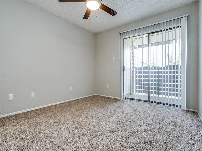 Hudson Apartments — Photo 8