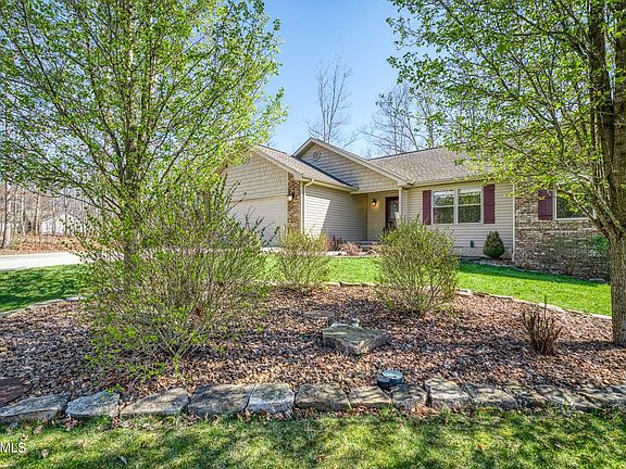 3rd image of 116 Hamlet Dr
